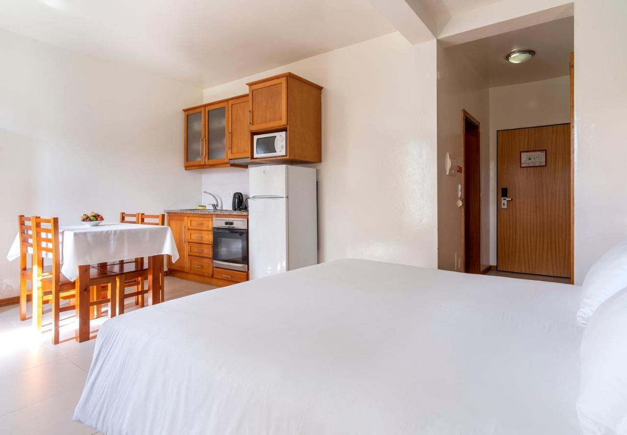 อะกอร์ซอนโย อปาร์ตาเมนโตส ตูริสติโกส Aparthotel คาเปลาส ภายนอก รูปภาพ